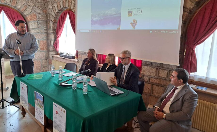 Tavolo inaugurale, in presenza dell'assessore regionale alla sanità del Veneto Manuela Lanzarin ed il Direttore Generale di ULSS 7 Carlo Bramezza, per presentare il progetto di Asiago e dell'altopiano cardioprotetto
