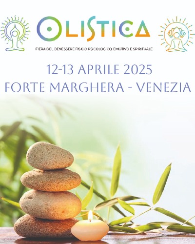 Locandina della fiera Olistica del benessere integrato. Il logo è in alto e rappresenta la scritta Olistica in più colori. In basso sono delle foglie di bambù con dei sassi in equilibrio verticale.