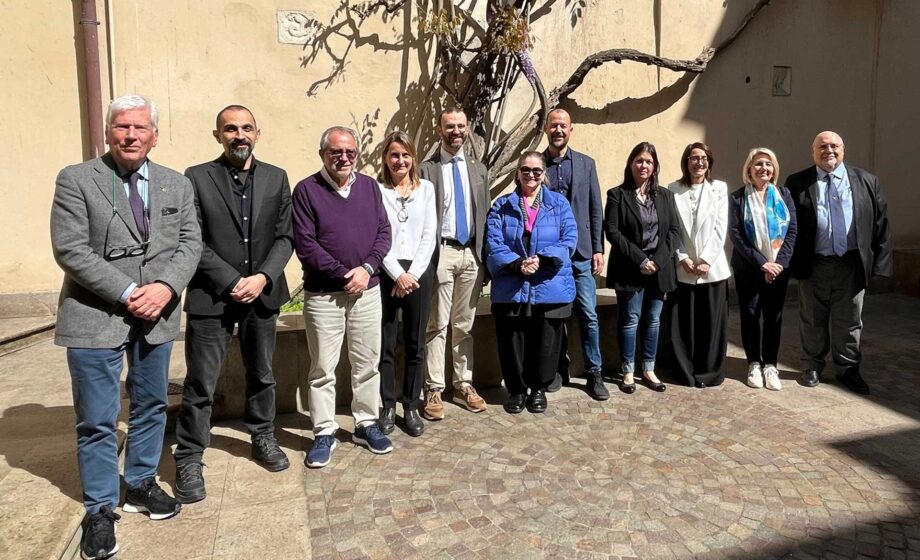 Foto di gruppo dei presidenti di tutti gli ordini firmatari dell'accordo