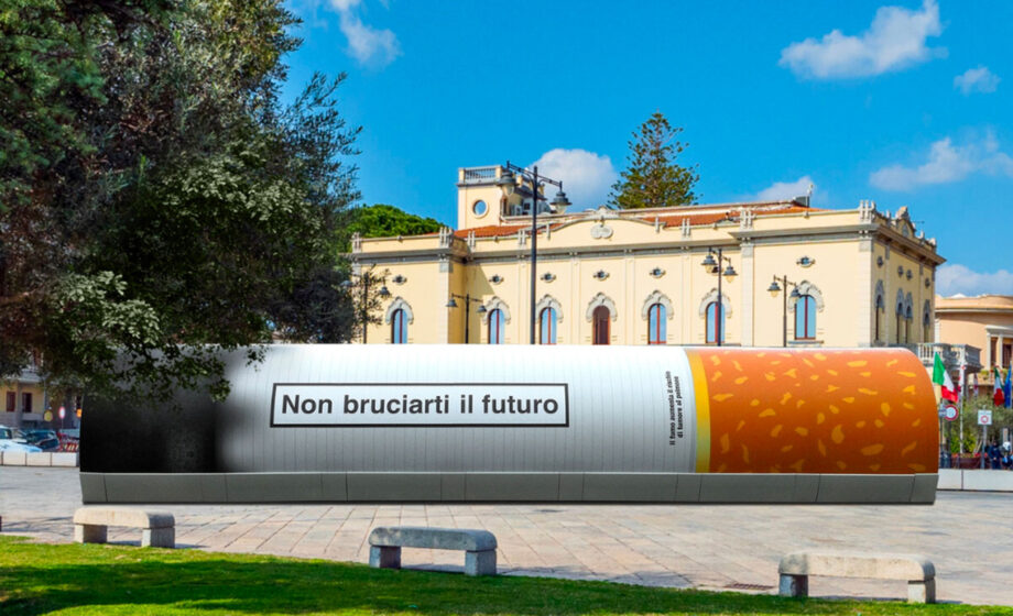 mega sigaretta di 14 metri a verona in cui all interno pneumologi e oncologi effettuano spirometrie ai cittadini
